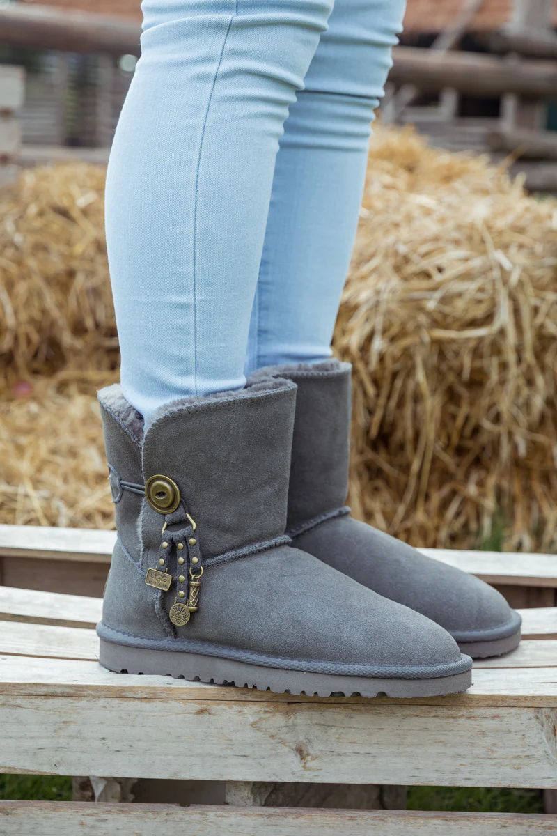SMAIBULUN Ugg | FAUX FUR-LINED COOPER LOCK TASSEL BOOT - GREY - Image 2
