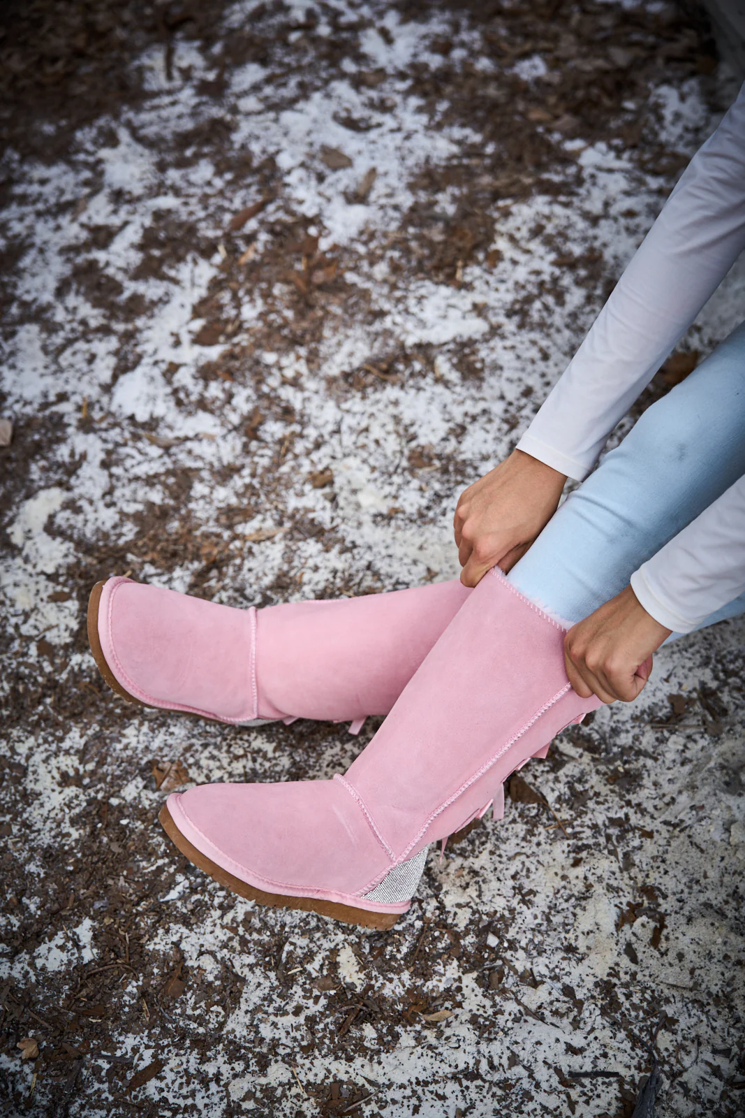 SMAIBULUN Ugg | Rhinestone Ribbon Tri-Tie Bow Suede Boots - Pink - Image 5