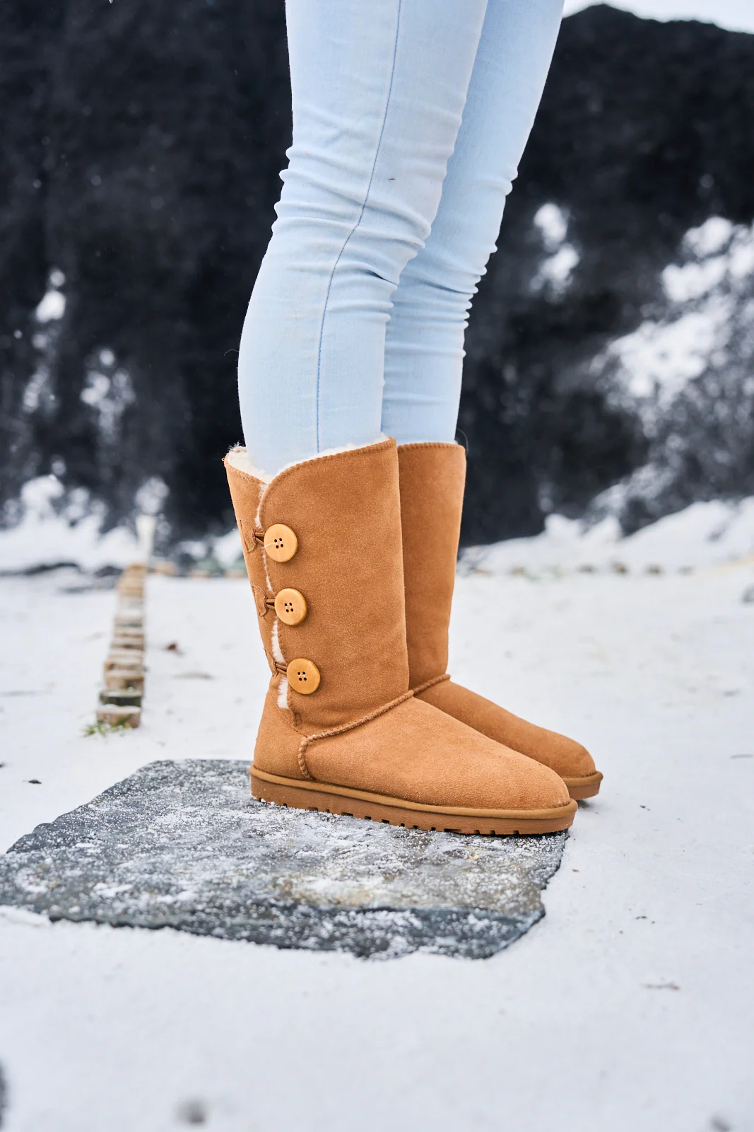 SMAIBULUN Ugg | Side Button Faux Fur-Lined Leather Suede Boots - chestnut - Image 7
