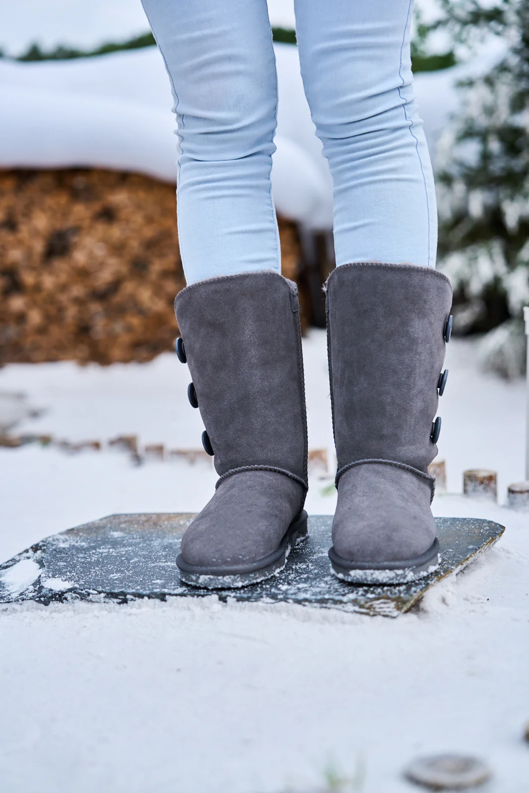 SMAIBULUN Ugg | Side Button Faux Fur-Lined Leather Suede Boots - grey - Image 2