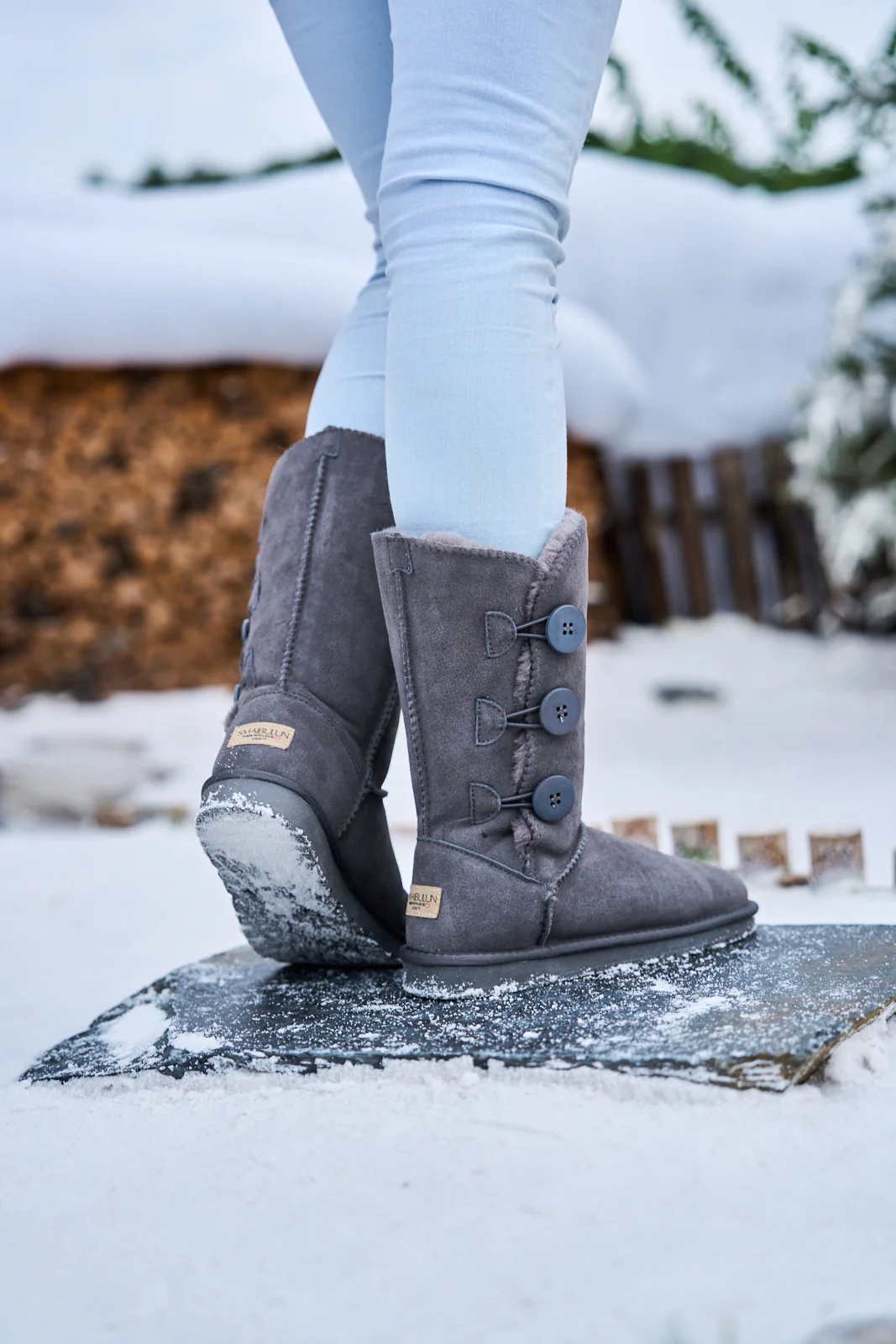 SMAIBULUN Ugg | Side Button Faux Fur-Lined Leather Suede Boots - grey - Image 7