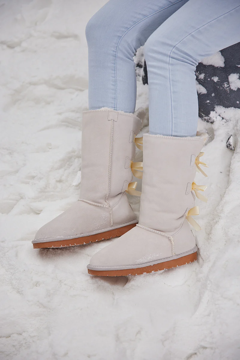 SMAIBULUN Ugg | Tri Ribbon Bow Suede Boots - Cream - Image 11