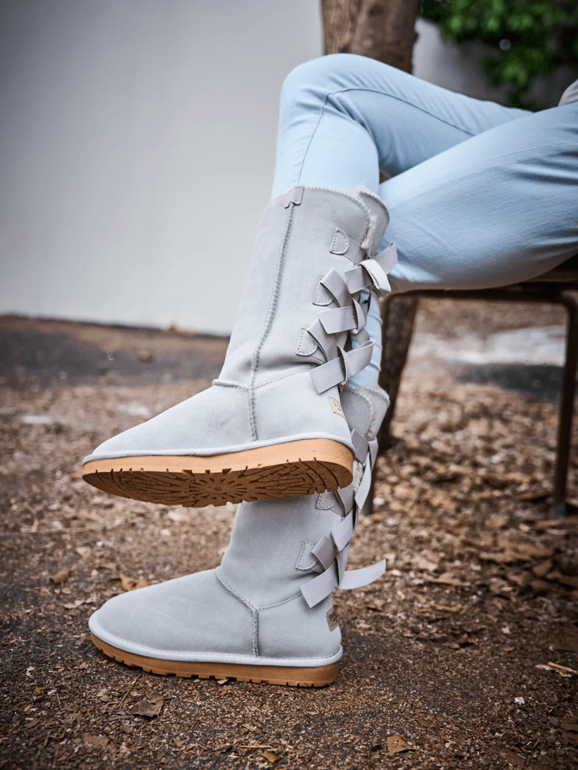 SMAIBULUN Ugg | Tri Ribbon Bow Suede Boots - pale - Image 6